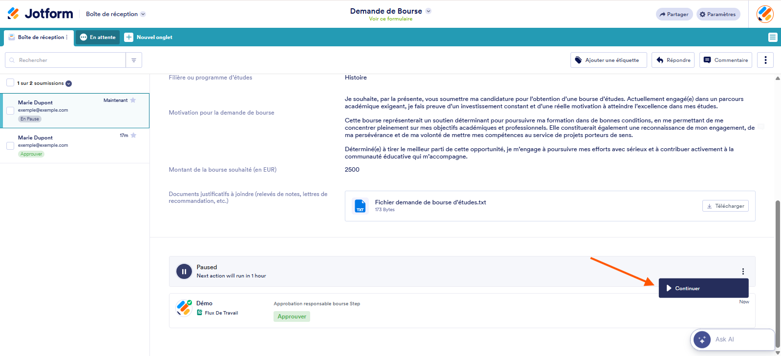 Capture d'écran d'une soumission dans la Boîte de réception Jotform avec une flèche vers le bouton Continuer de la section Pause