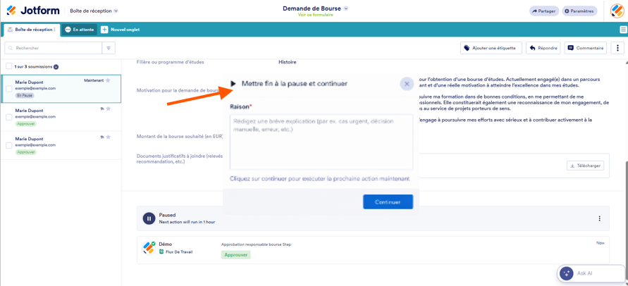 Capture d'écran d'une soumission dans la Boîte de réception Jotform avec une flèche vers la fenêtre modale Mettre fin à la pause et continuer 