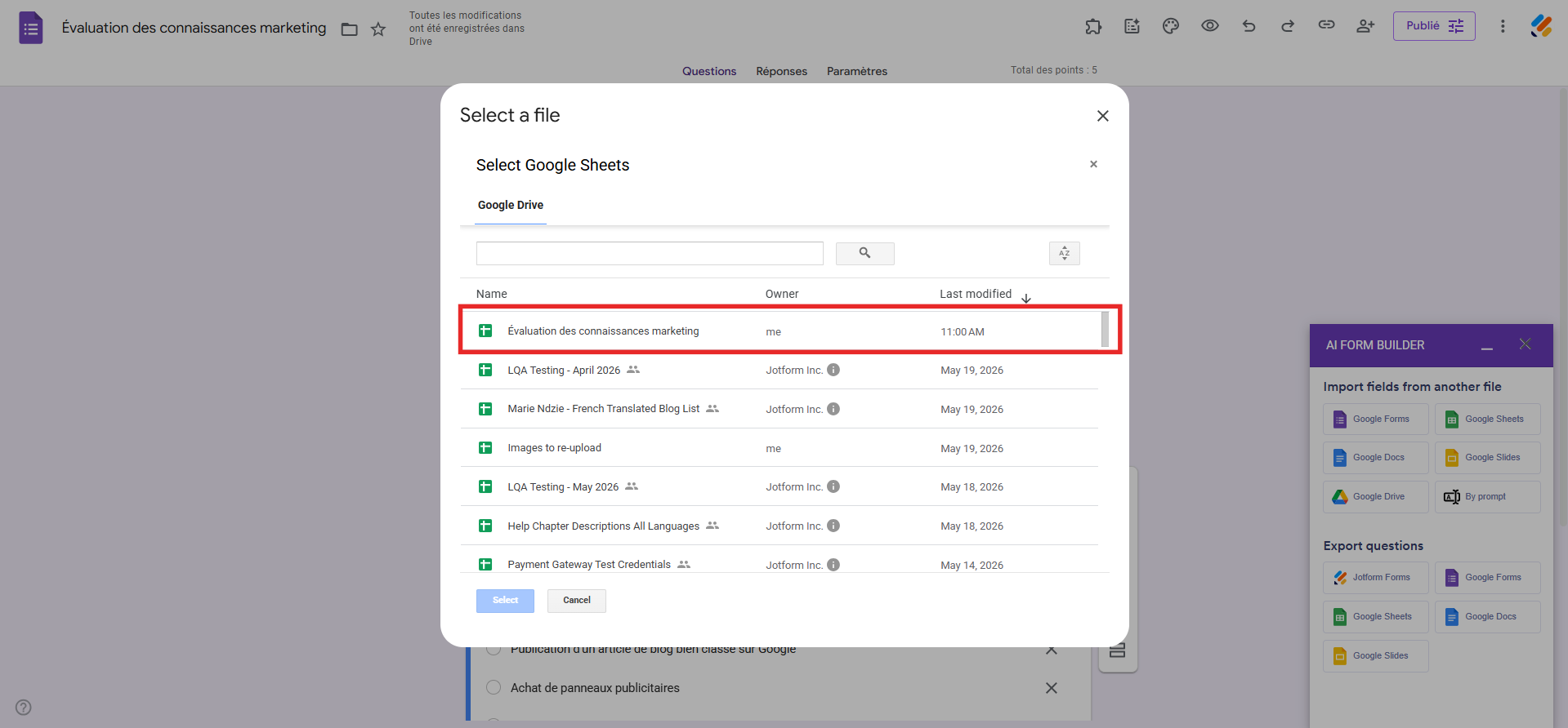Capture d'écran de l'interface Google Forms qui affiche la fenêtre modale « Sélectionner un fichier » avec un encadré autour du fichier sélectionné