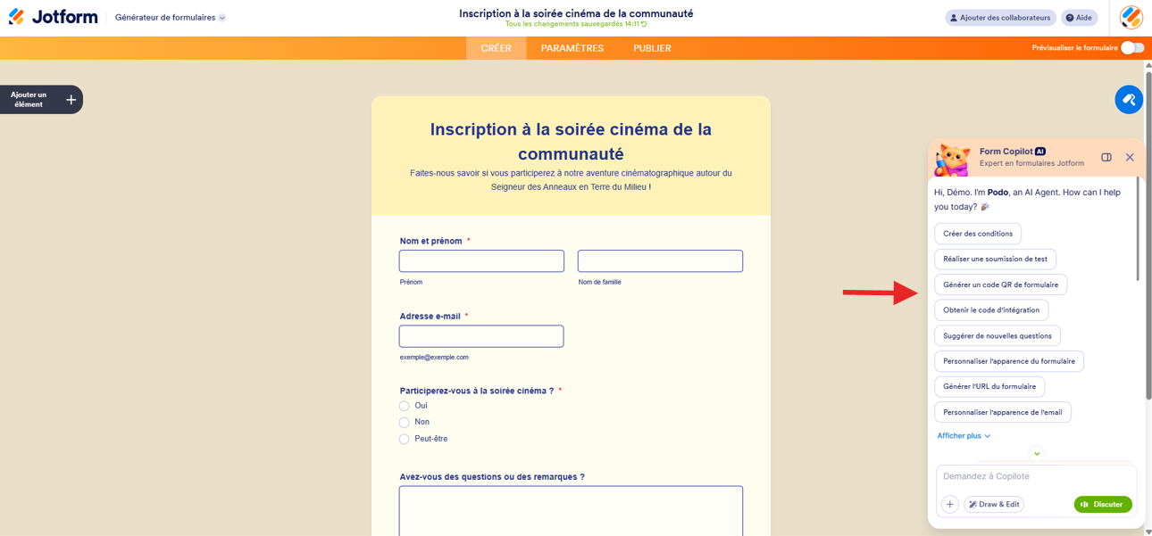 Capture d'écran du formulaire avec le Copilote Jotform qui affichent des options de prompts prédéfinis sous forme de bouton