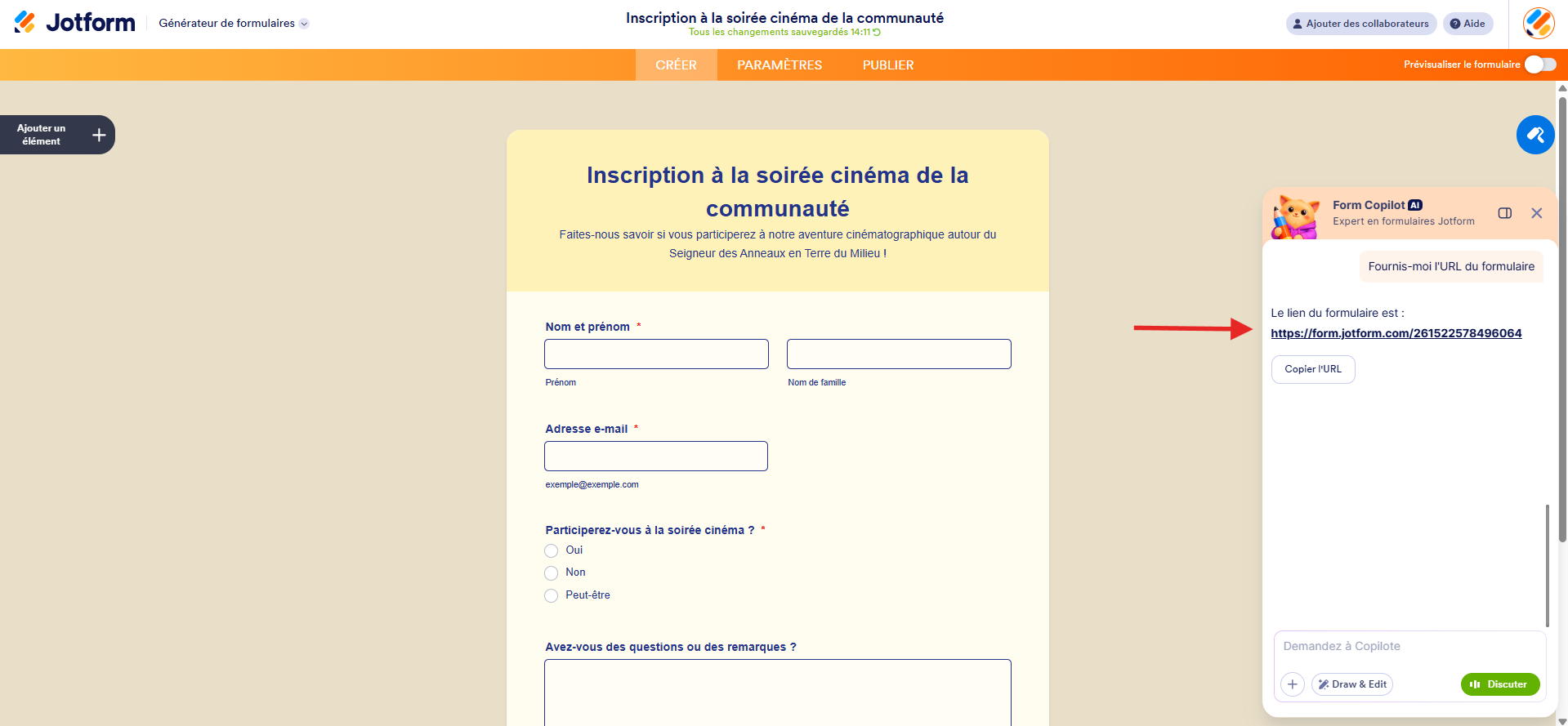 Capture d'écran du formulaire avec un prompt dans le chat pour récupérer le lien du formulaire et le Copilote Jotform qui confirme l'URL du formulaire