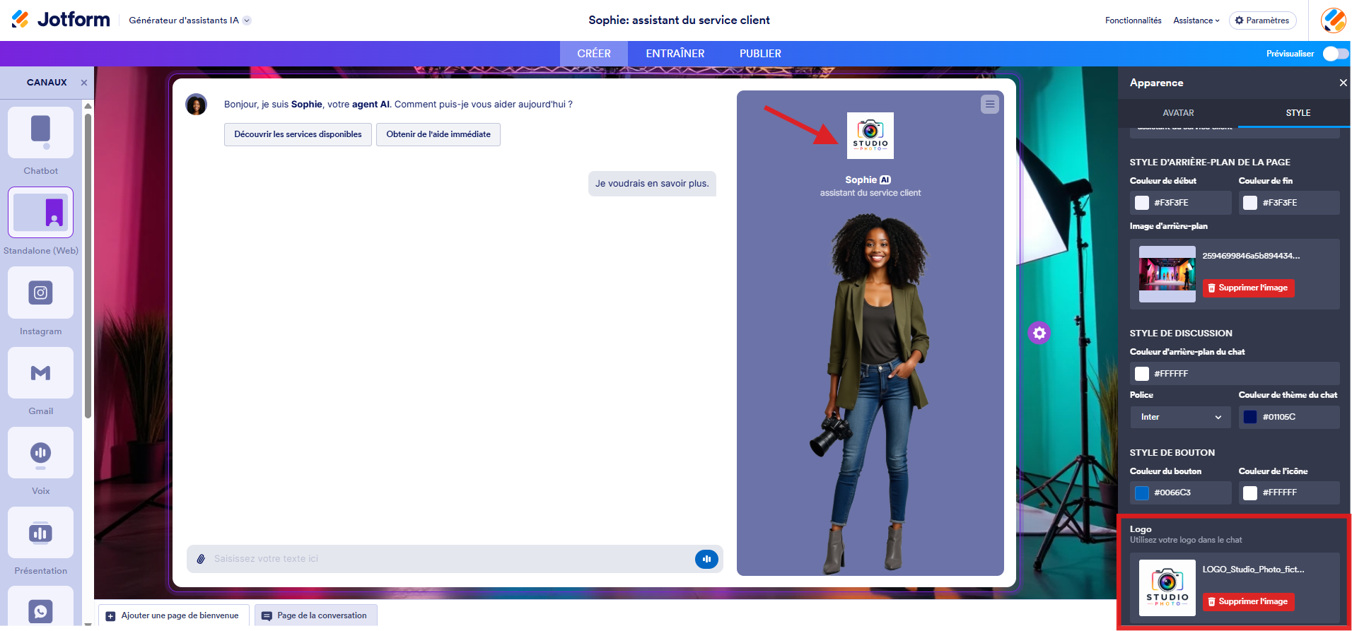 Capture d'écran d'un logo inséré au-dessus de l'avatar avec un encadré autour de la section Logo dans l'onglet Style du volet Apparence du Générateur d'assistants IA Jotform