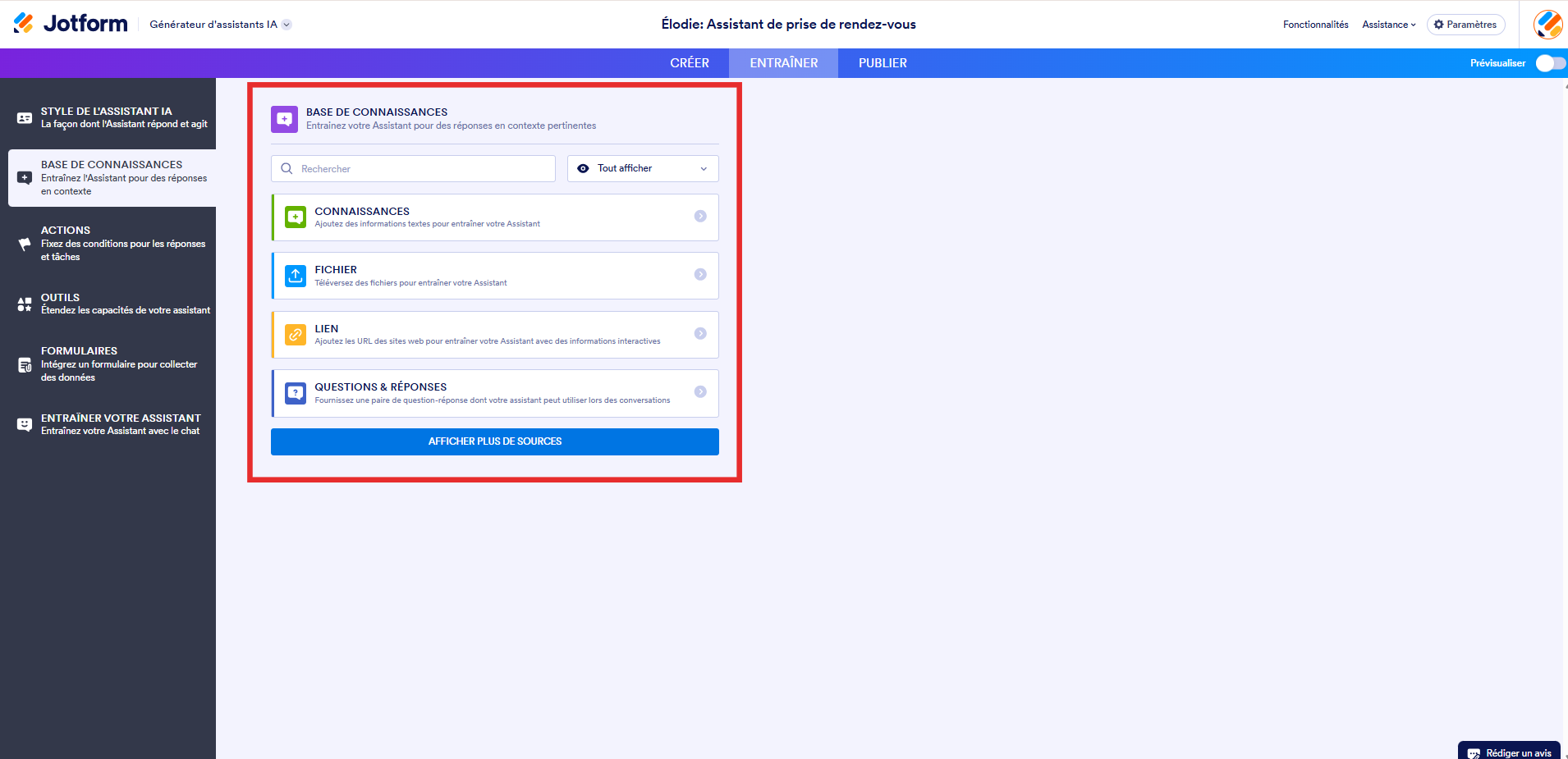 Capture d'écran de la page Base de connaissances dans le Générateur d'assistants IA avec un encadré autour des options de la base de connaissances