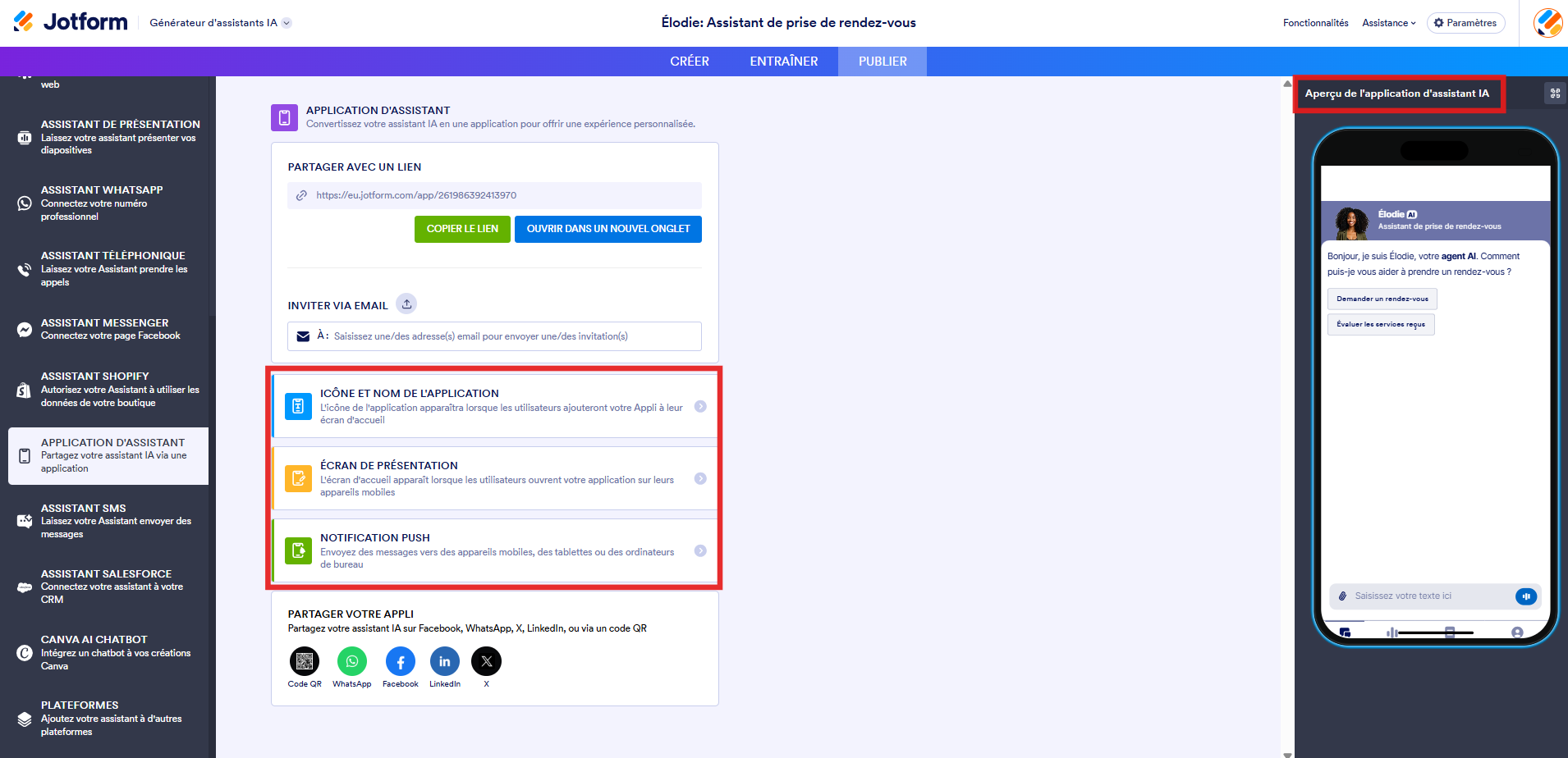 Capture d'écran de la page Application d'assistant dans le générateur d'assistants IA Jotform avec un encadré autour des sections Icône et nom de l'application, Écran de présentation, Notification push et autour de l'option Aperçu de l'application d'assistant IA