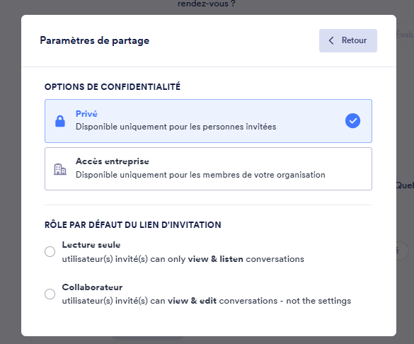 Capture d'écran de la fenêtre modale Paramètres de partage de la conversation d'un assistant IA dans Jotform avec les options de confidentialité et le rôle par défaut du lien d'invitation