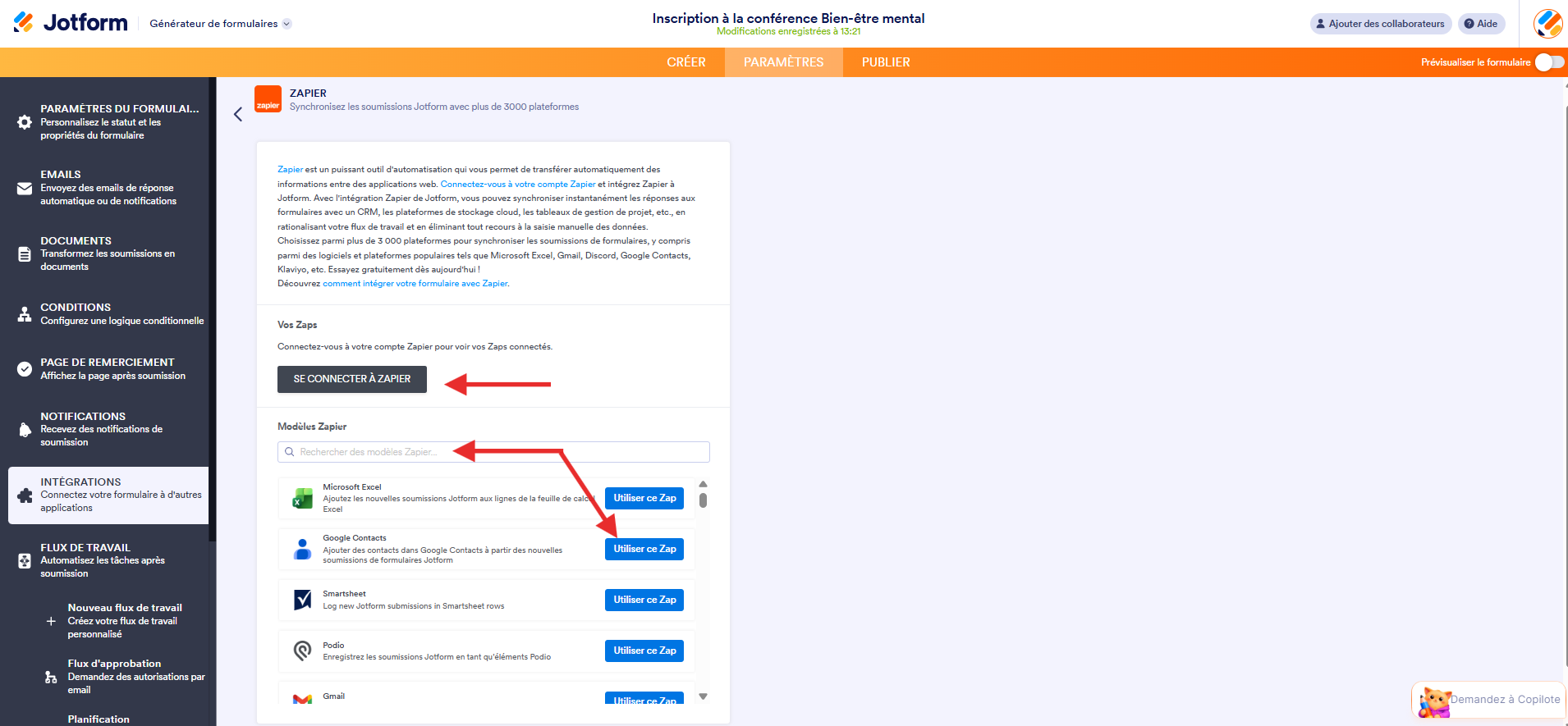 Capture d'écran de la page de l'intégration Zapier dans l'interface du Générateur de formulaires Jotform avec une flèche pointant vers Se connecter à Zapier, une autre vers le champ de recherche et une troisième vers Utiliser ce Zap à droite de Google Contacts