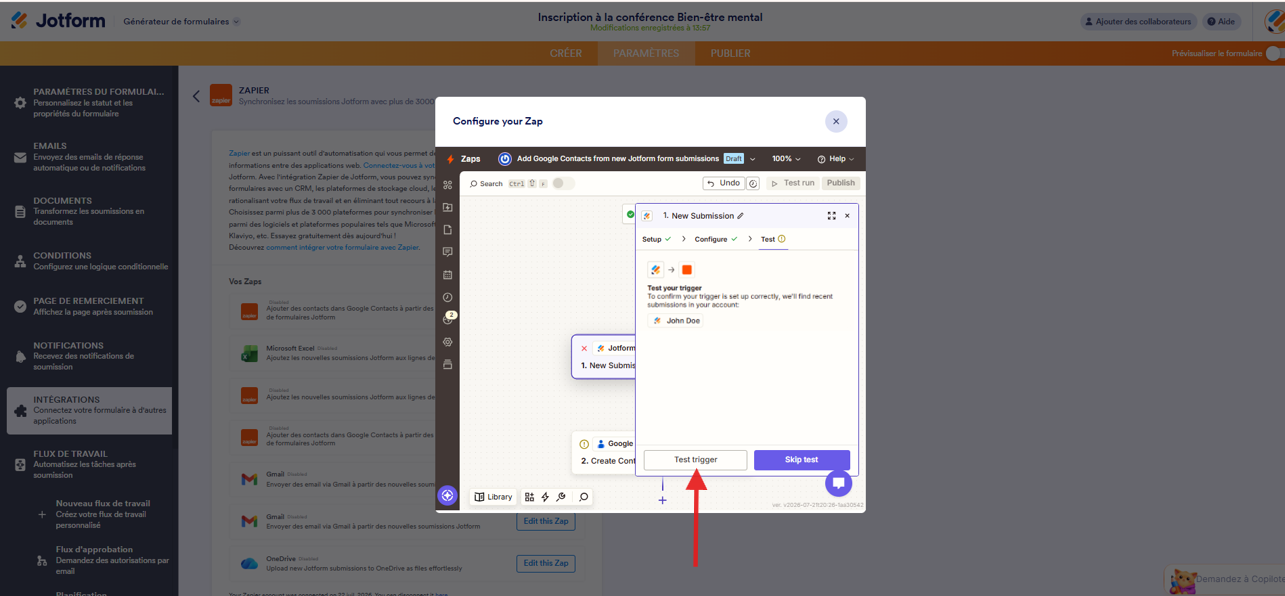 Capture d'écran de la page de l'intégration Zapier dans l'interface du Générateur de formulaires Jotform avec la fenêtre modale Configurer votre Zap, l'onglet Test et une flèche vers Tester le déclencheur