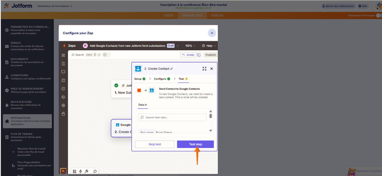 Capture d'écran de la page de l'intégration Zapier dans l'interface du Générateur de formulaires Jotform avec la fenêtre modale Créer un contact, et une flèche vers le bouton Tester l'étape