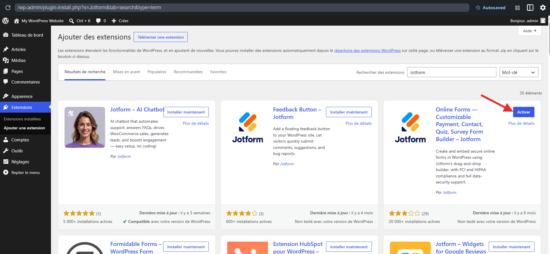 Capture d'écran de la page Ajouter des extensions dans le tableau de bord WordPress avec une flèche vers Activer dans Jotform Online Forms