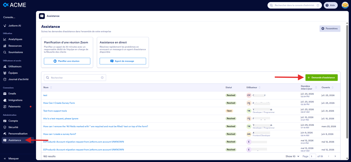 Capture d'écran de la page Assistance dans l'interface Jotform Entreprise avec une flèche pointant vers Assistance à gauche et une autre vers le bouton + Demande d'assistance