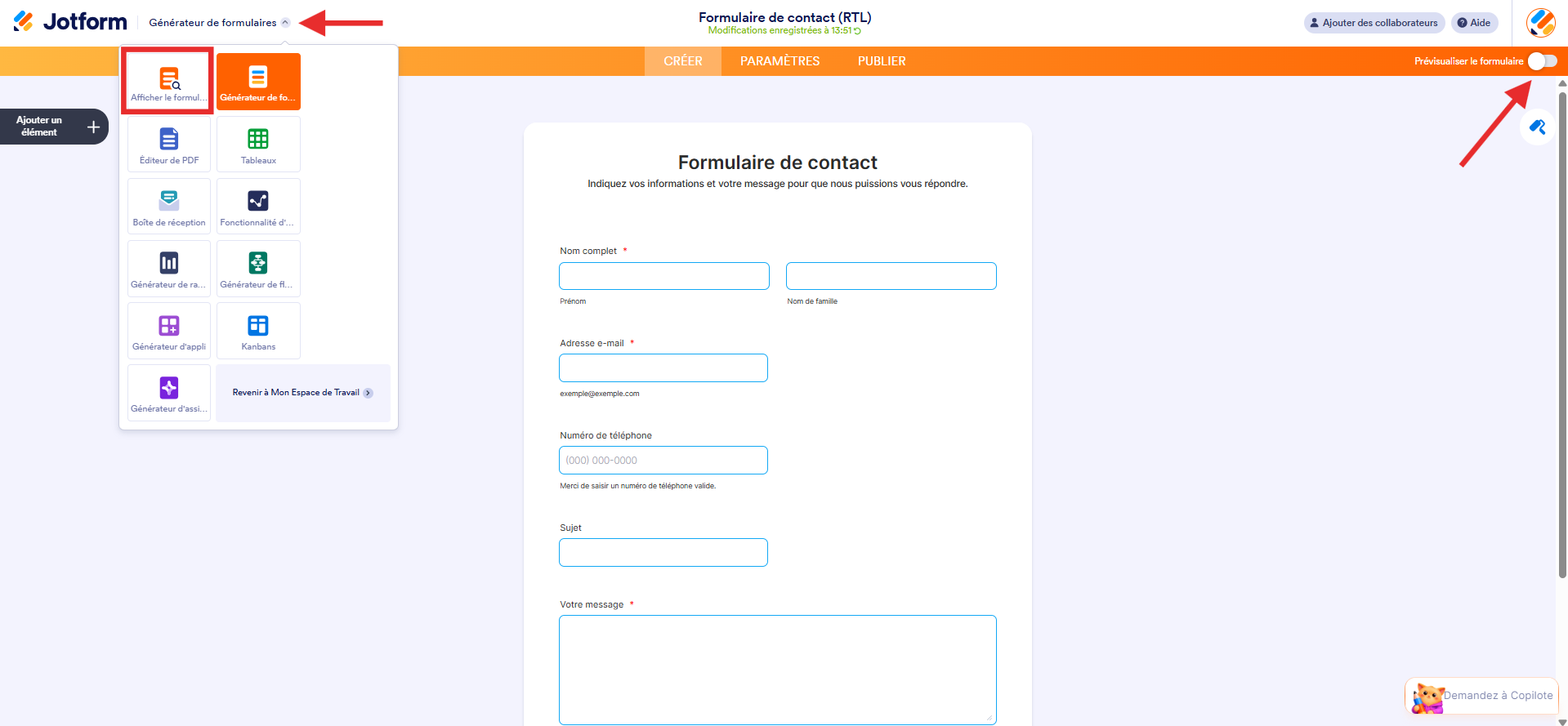 Capture d'écran d'un formulaire dans le Générateur de formulaires Jotform avec une flèche vers le bouton Prévisualiser le formulaire, une autre vers la flèche à droite de Générateur de formulaires et une encadré autour de l'option Afficher le formulaire