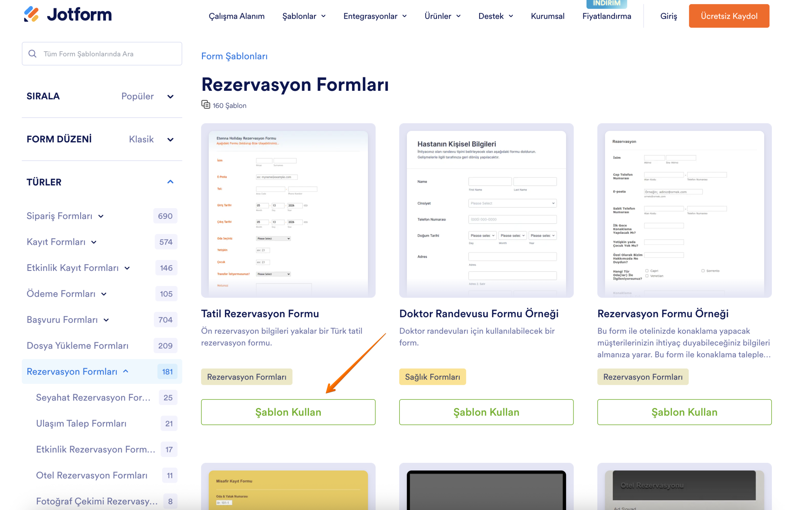 Jotform Rezervasyon Formları şablon sayfasının ekran görüntüsü; “Şablonu Kullan” butonunu gösteren bir ok bulunmaktadır