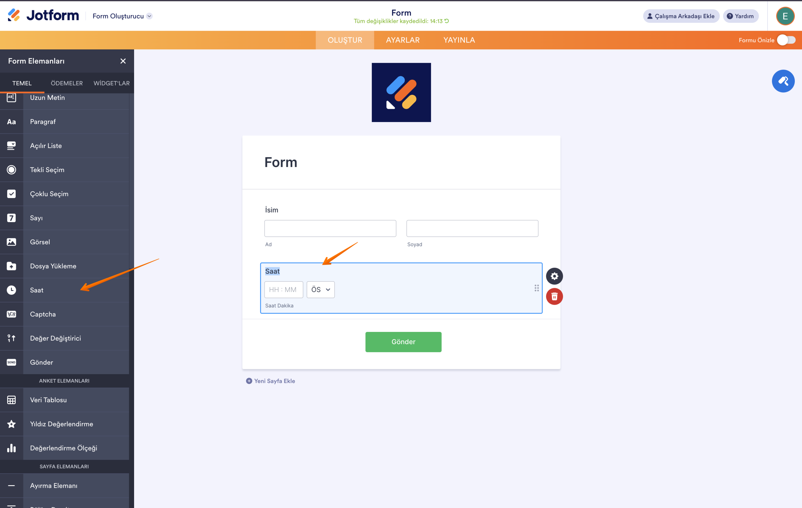 Jotform Form Oluşturucu'nun ekran görüntüsü, solda açık Form Elemanları menüsü ve menüdeki ve sayfadaki Saat elemanına işaret eden oklarla