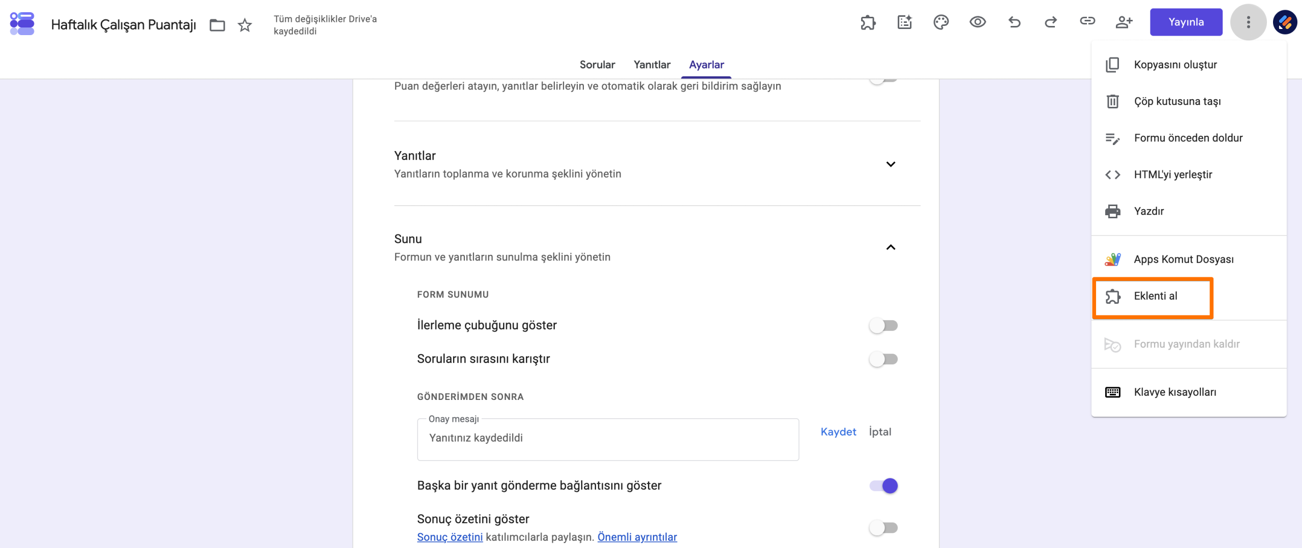 "Eklentileri al" seçeneği vurgulanmış "Haftalık Çalışan Puantajı" başlıklı Google Formu