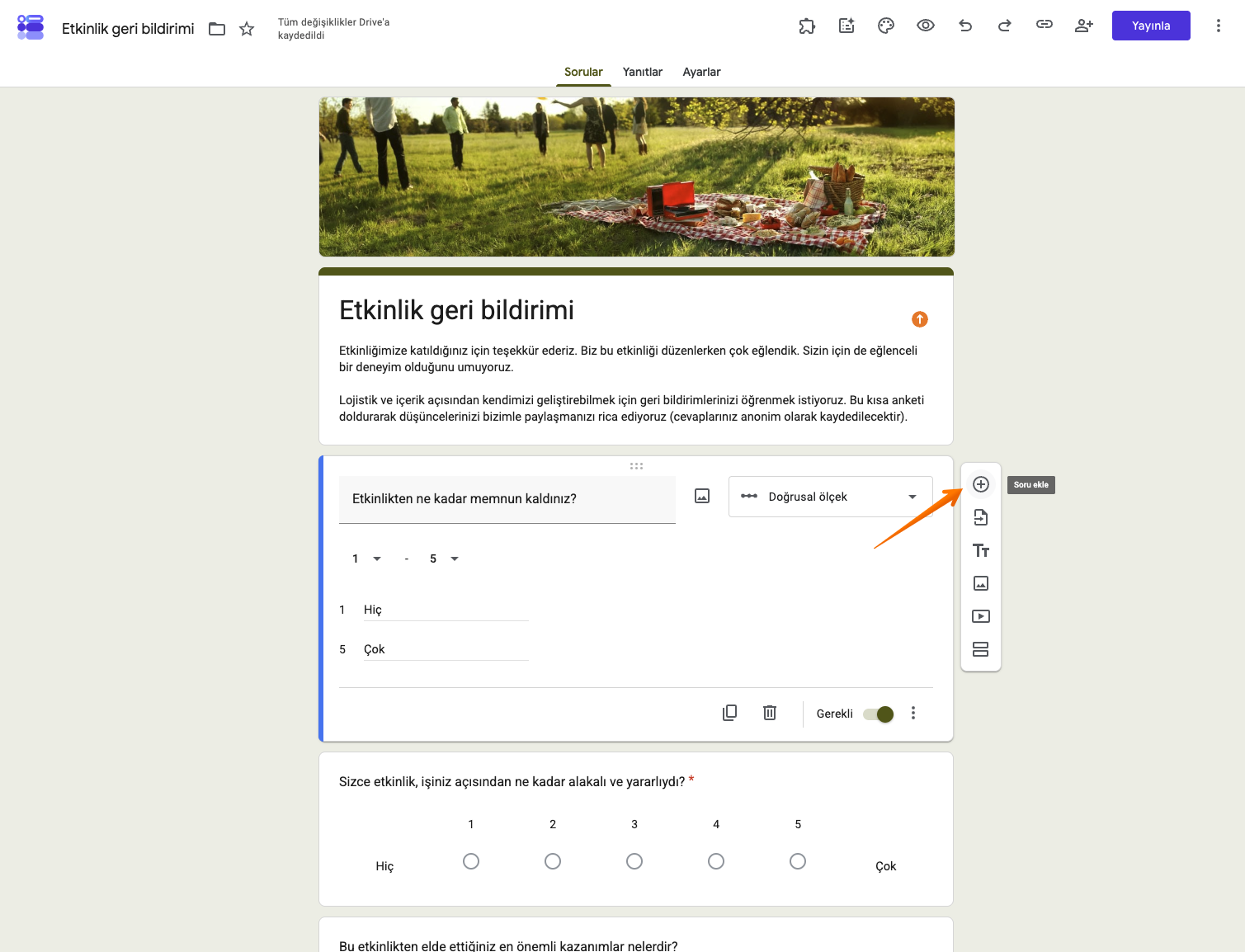 Google Formlar yeni soru ekleme butonu