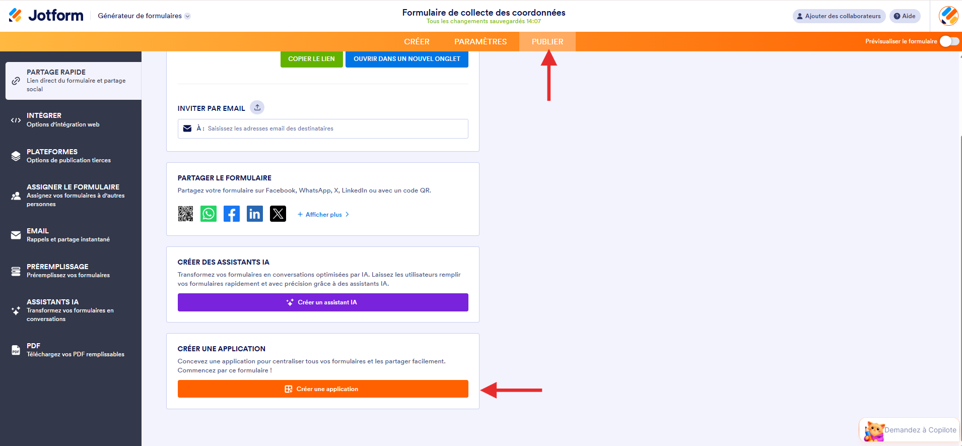 Capture d'écran de la page Partage rapide/LIEN DIRECT VERS VOTRE FORMULAIRE dans le Générateur de formulaires Jotform avec une flèche pointant vers l'onglet Publier et une autre vers le bouton Créer une application