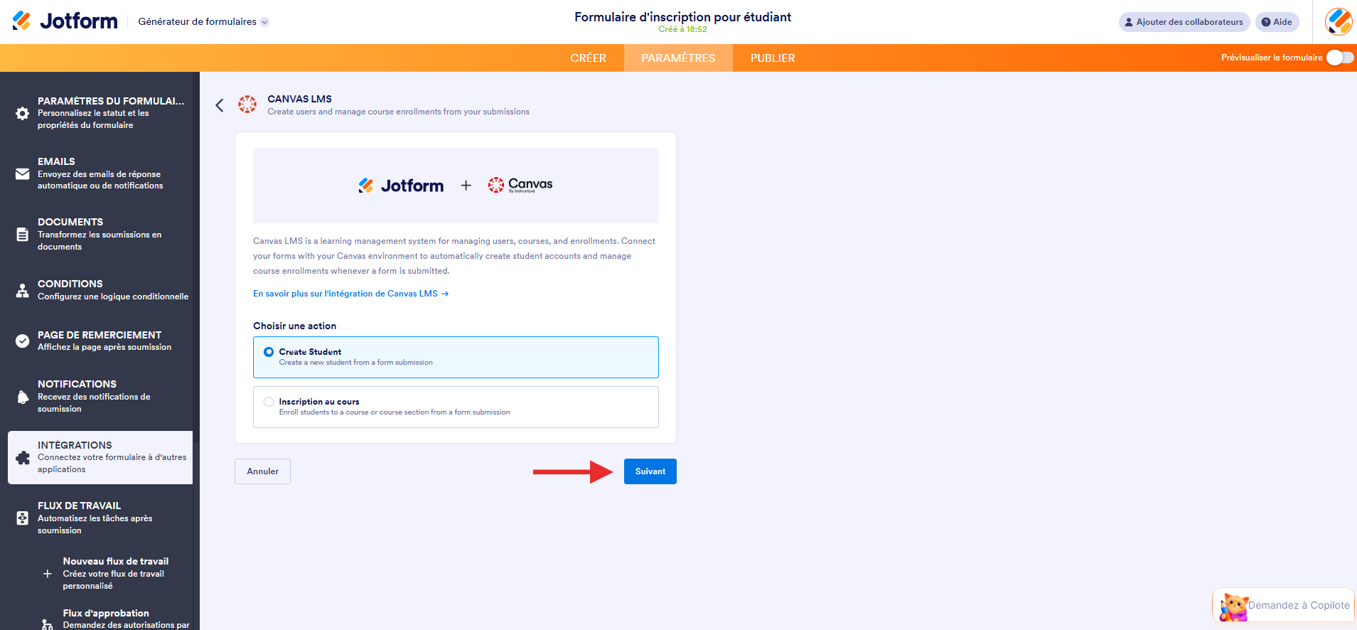 Capture d'écran de la page de l'intégration Canvas LMS dans l'interface du générateur de formulaires Jotform avec une flèche vers le bouton Suivant