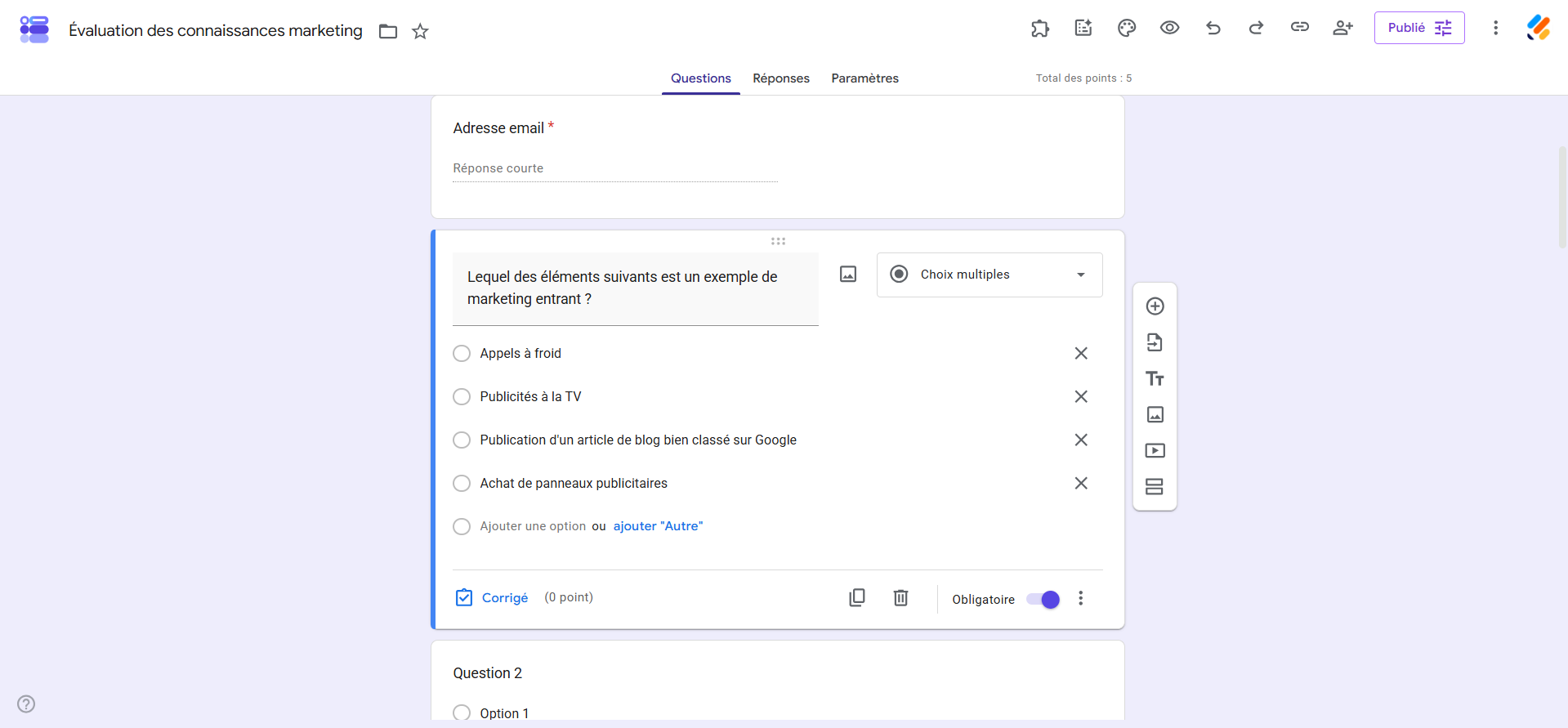 Capture d'écran d'une question dans le formulaire Google montrant l'icône Dupliquer la question