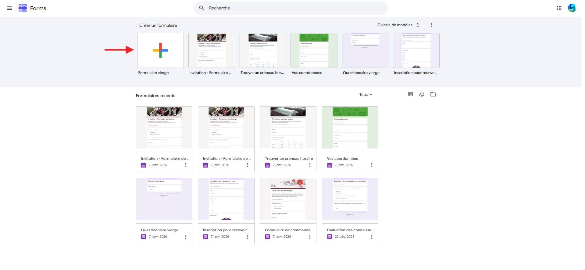 Capture d'écran de l'interface Microsoft Forms avec une flèche pointant vers Formulaire vierge 