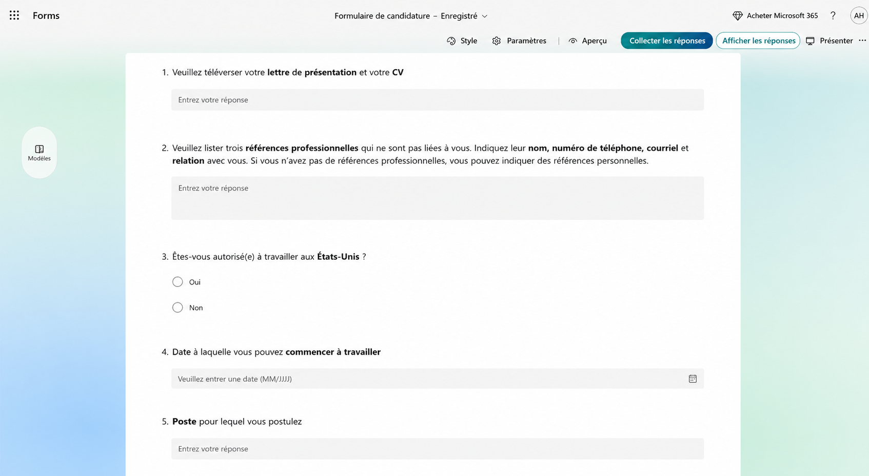 Capture d'écran d'un formulaire de candidature Microsoft Forms avec des champs pour CV, références professionnelles, autorisation de travail et disponibilité contenant des mots en gras pour une belle structure