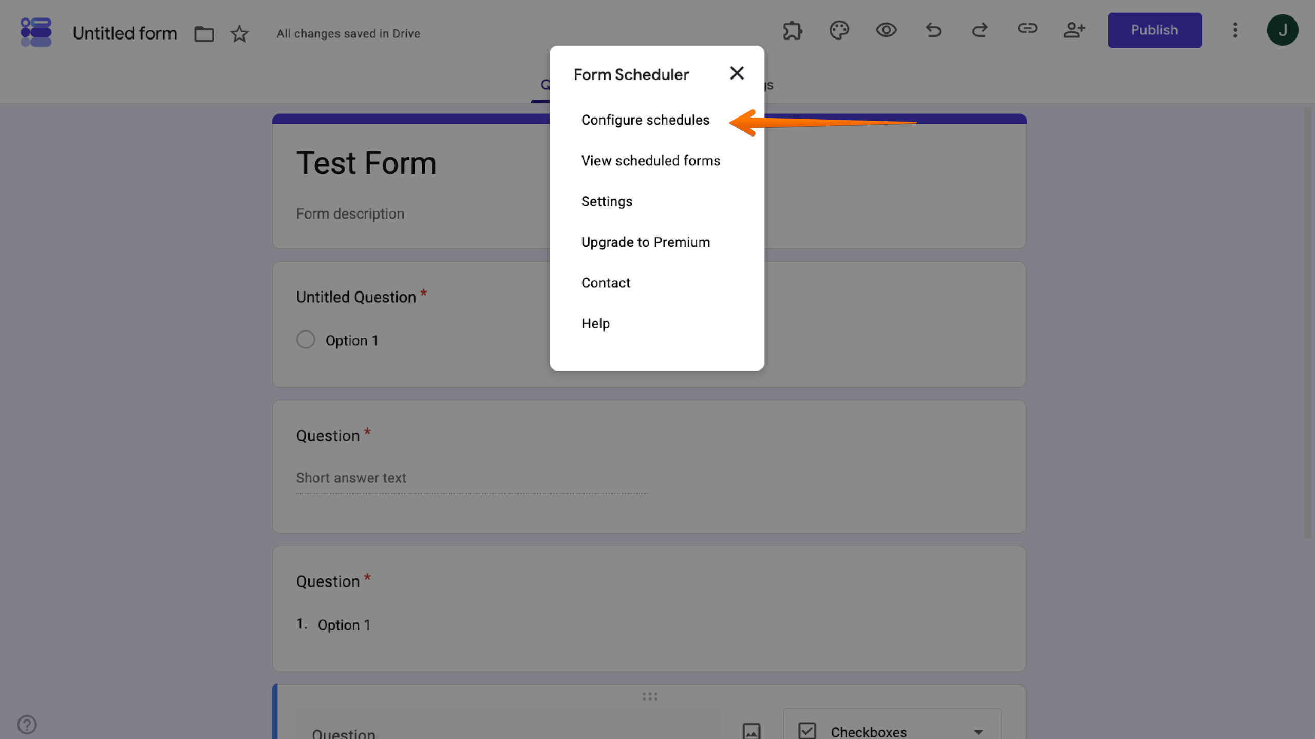 Google Forms 스크린샷으로, Google Forms에서 Form Scheduler를 사용하는 방법을 보여줍니다