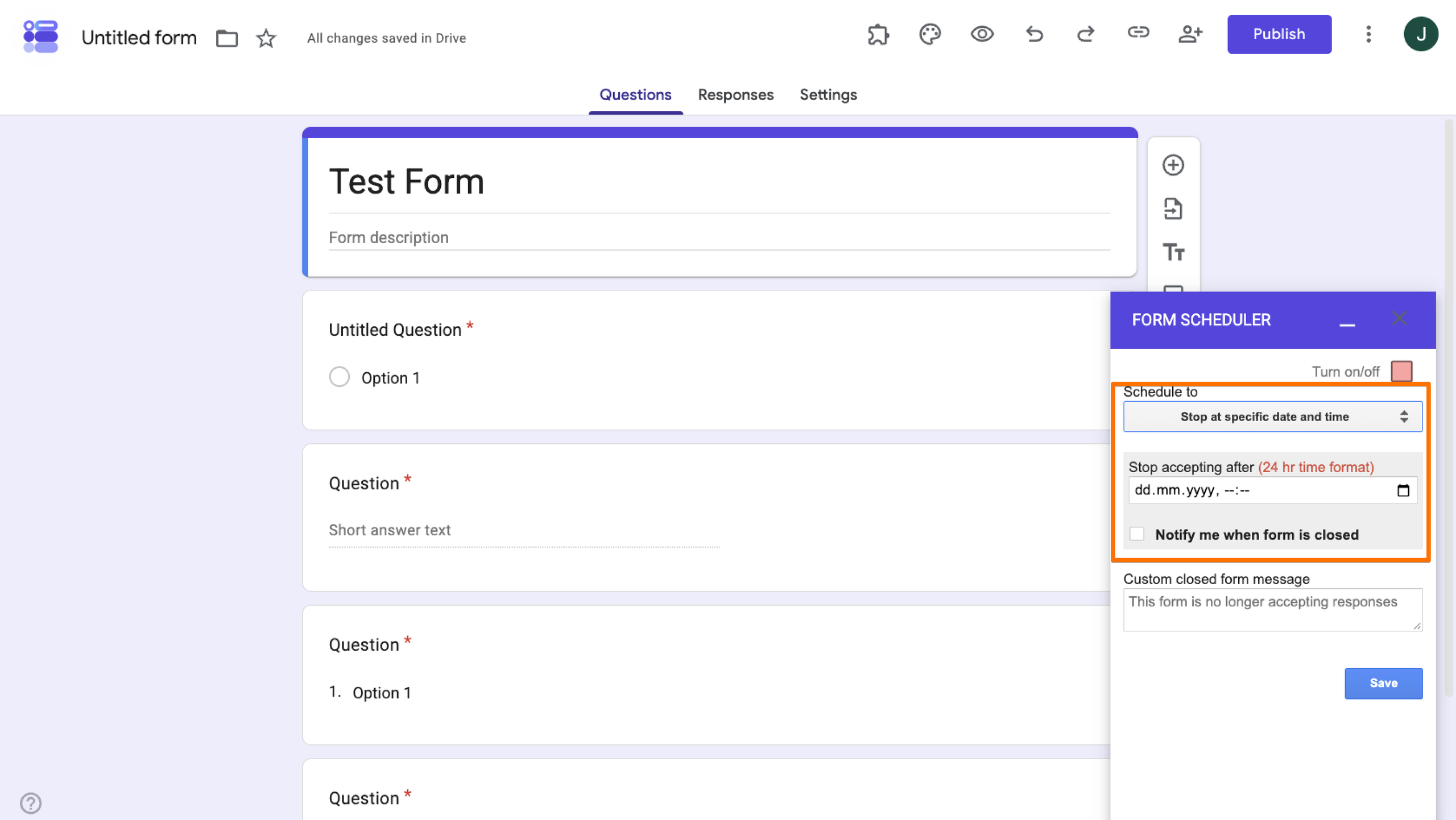 Google Forms 스크린샷으로, Google Forms에서 Form Scheduler를 사용하는 방법을 보여줍니다